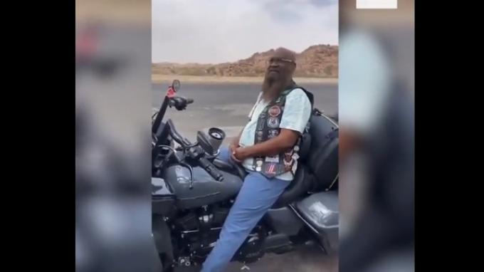 Eks Imam Masjidil Haram Bikin Heboh, Tunggangi Moge Harley Davidson Pakai Kaos Biker